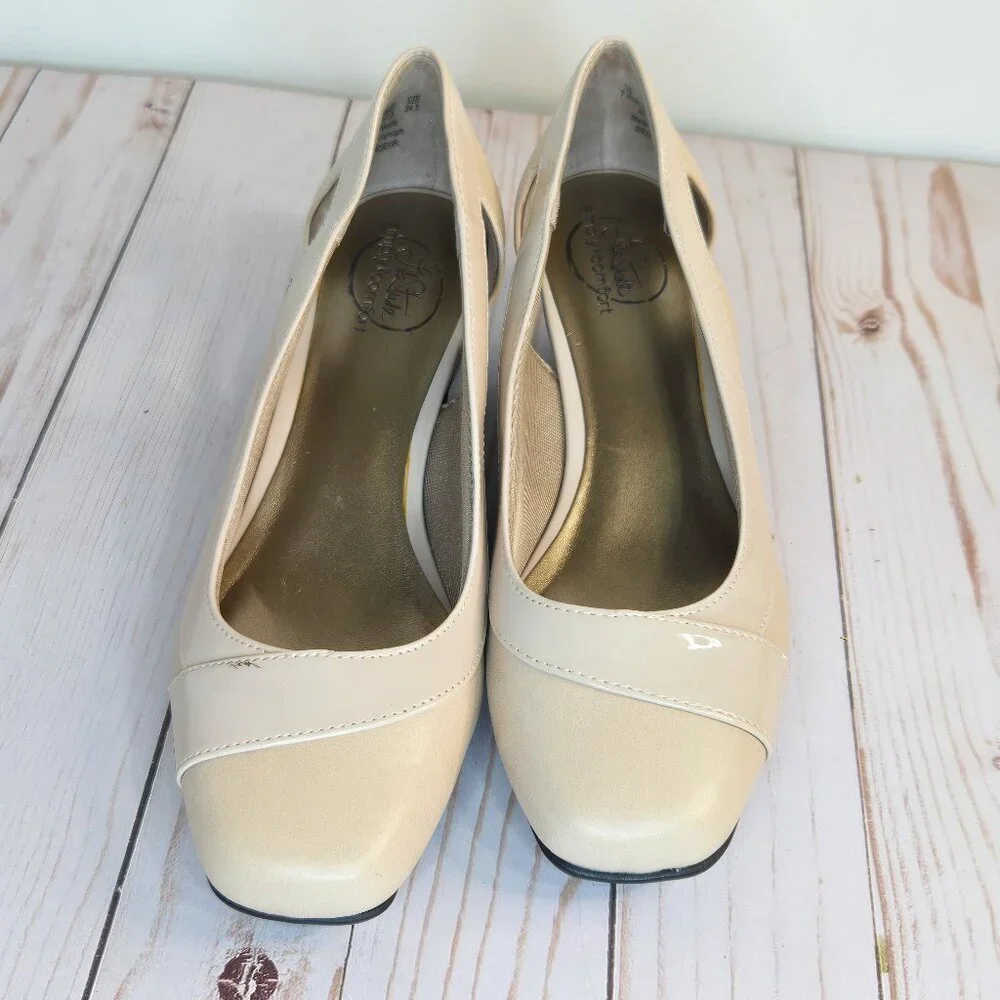 LifeStride Grandeur Cream Wedge Pumps Women’s 7.5 Square Toe Comfort Heels